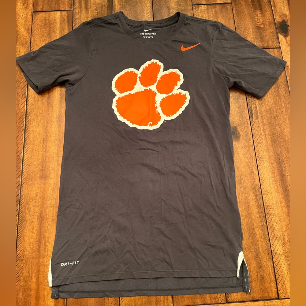 Clemson Nike ladies drift tshirt. Athletic cut small.